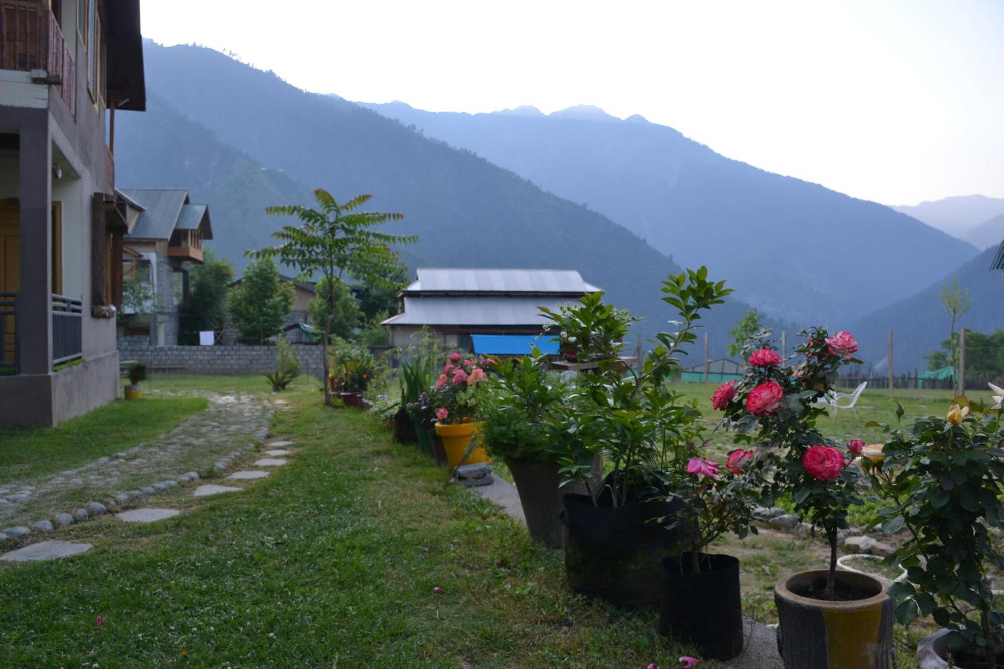 West End Lodges Neelum 外观 照片