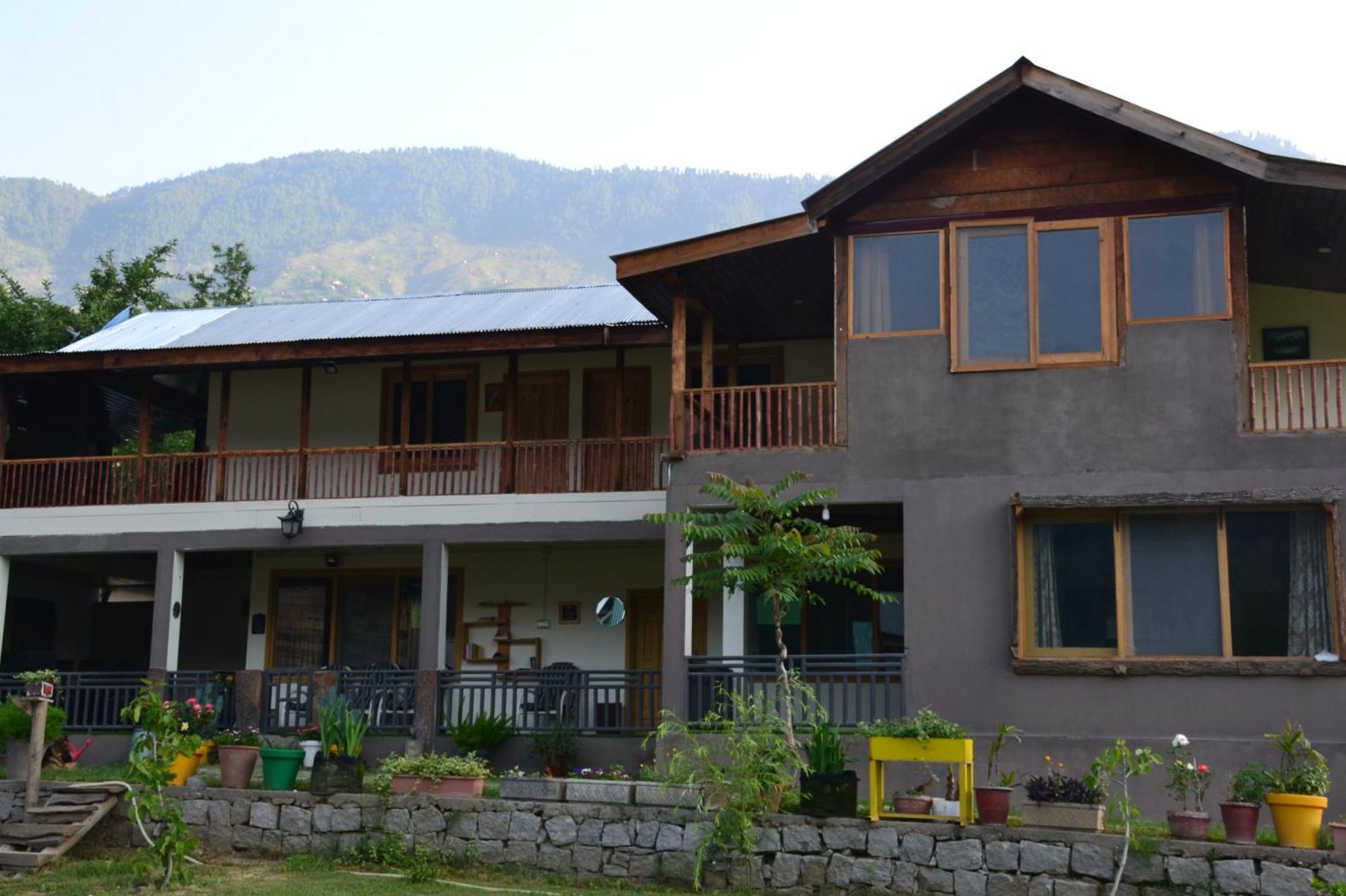 West End Lodges Neelum 外观 照片