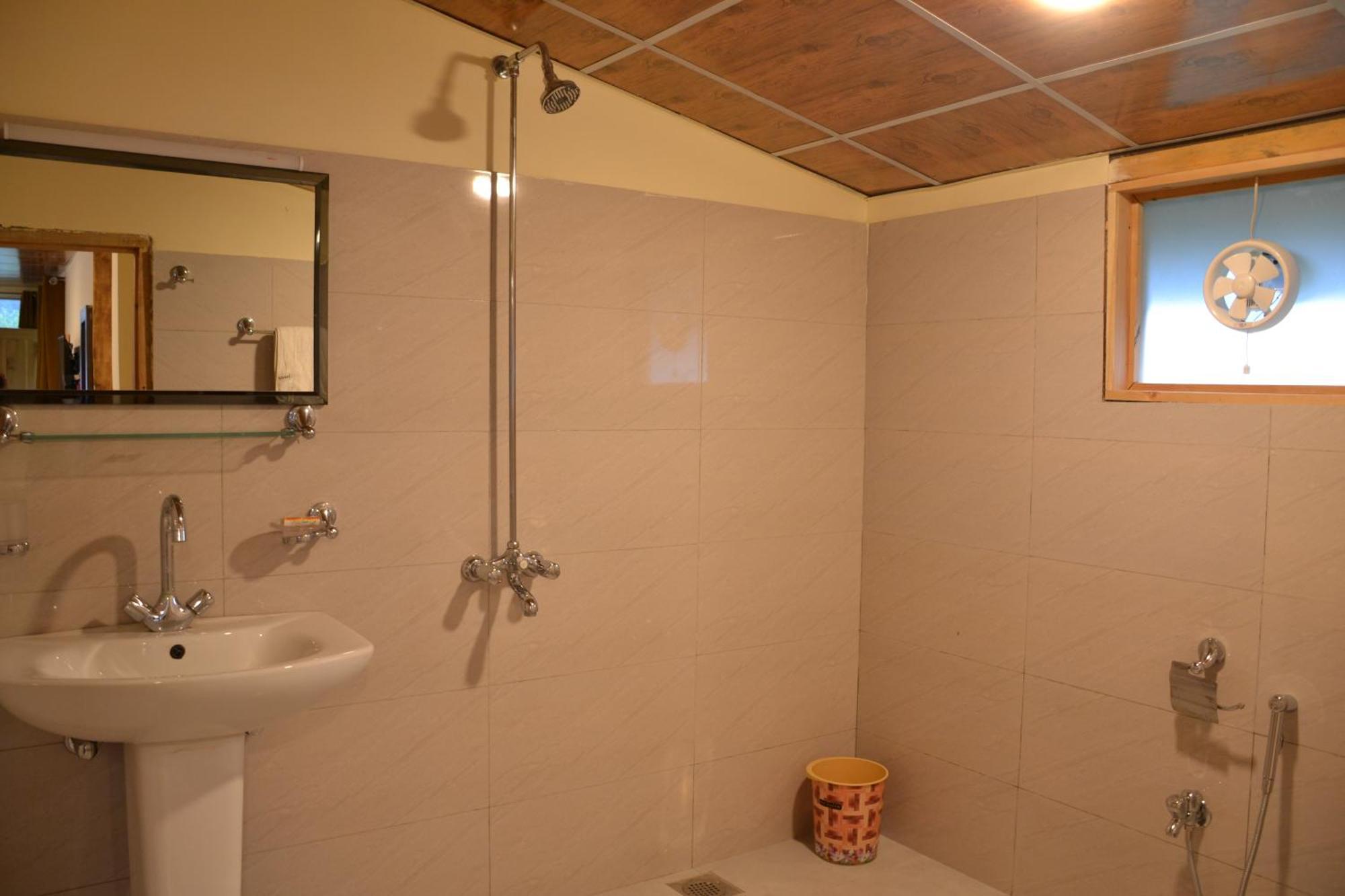 West End Lodges Neelum 外观 照片
