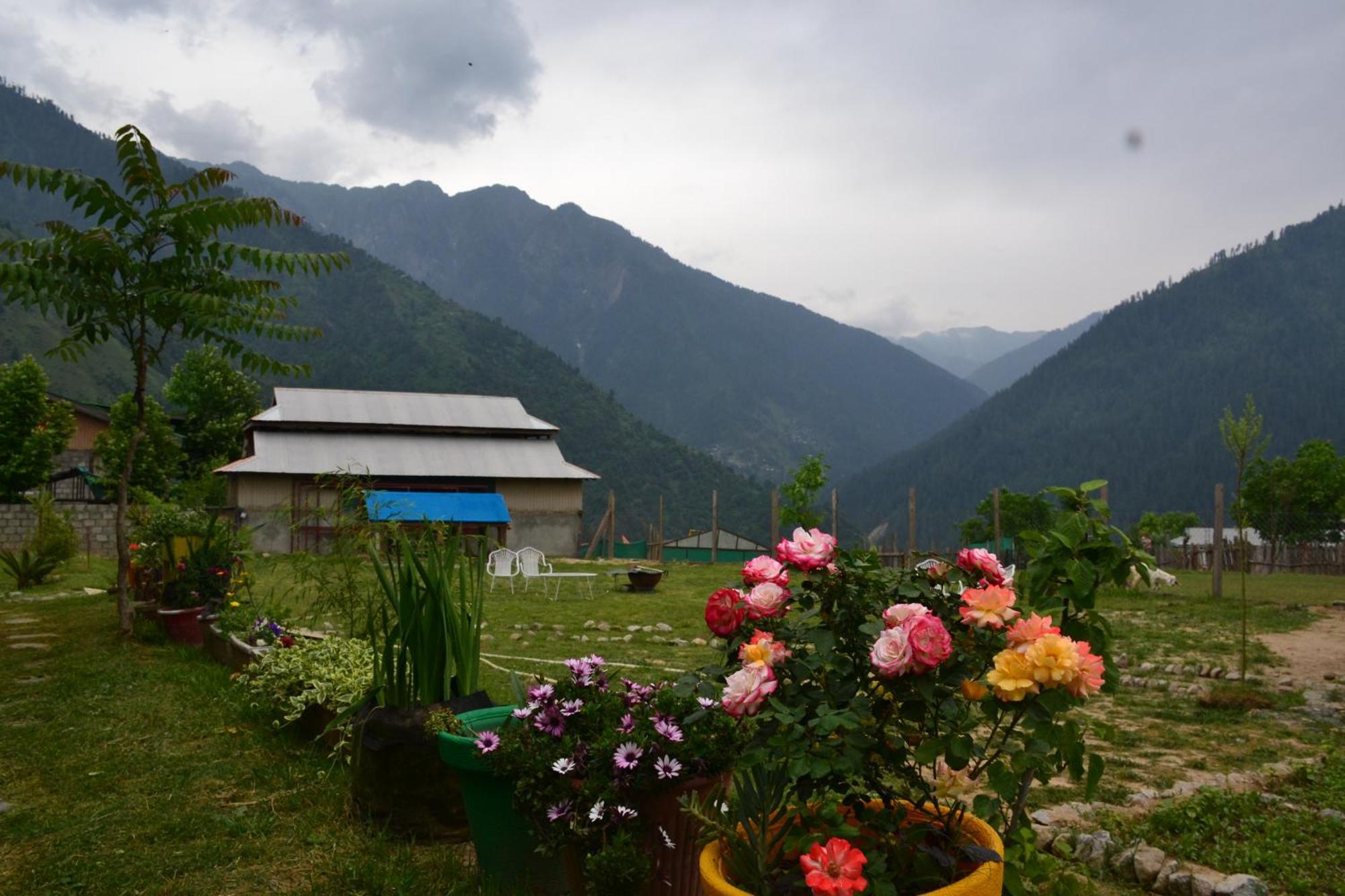 West End Lodges Neelum 外观 照片