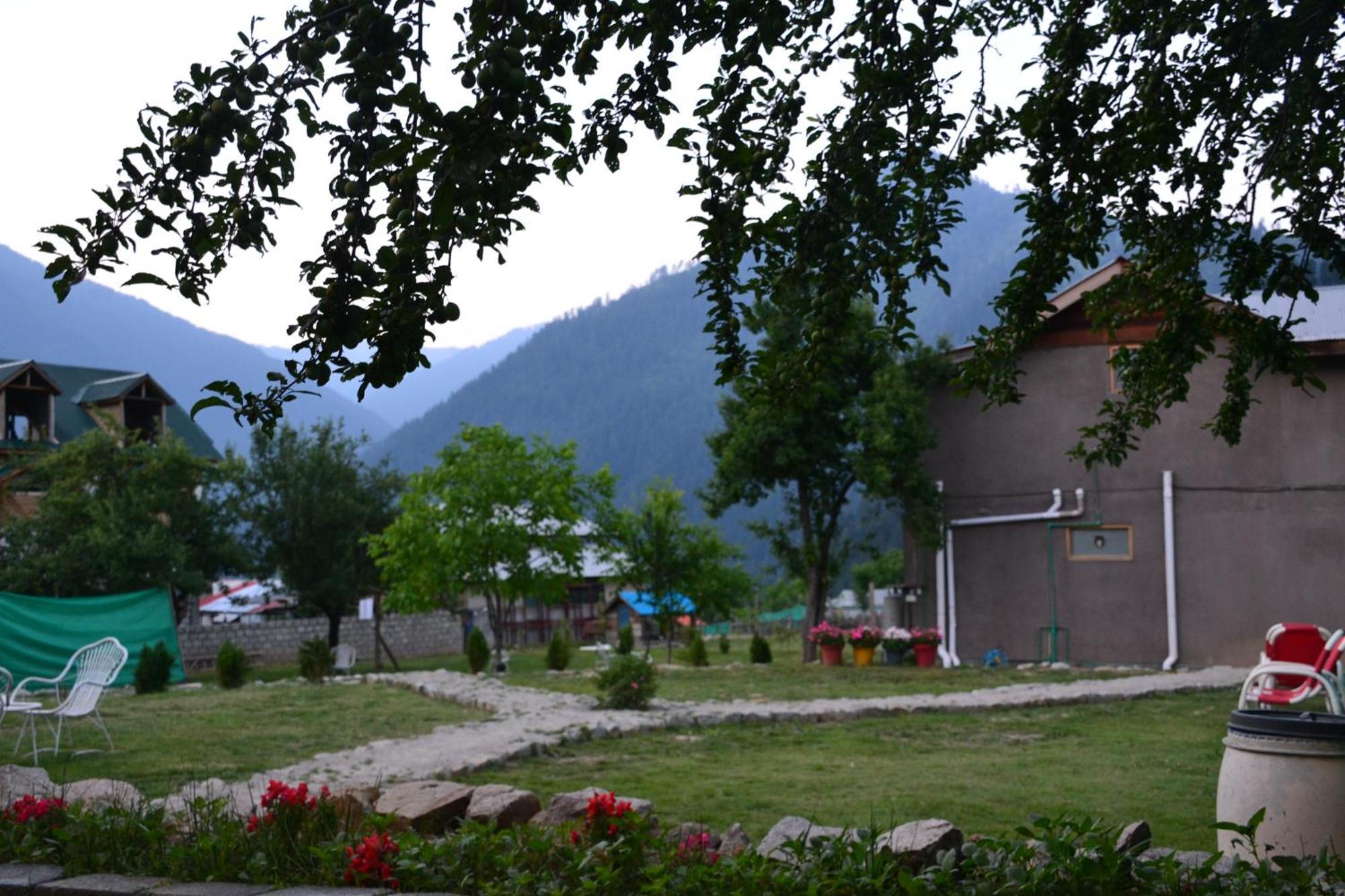 West End Lodges Neelum 外观 照片