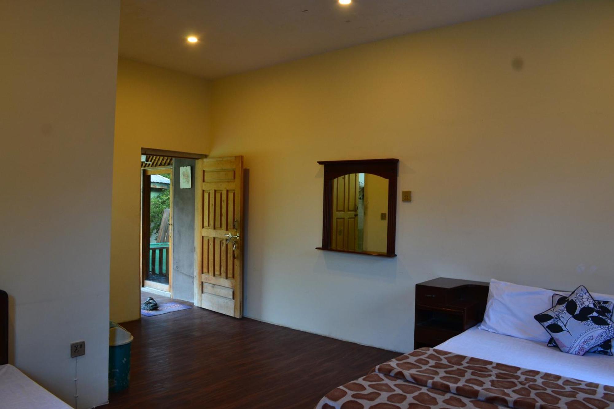 West End Lodges Neelum 外观 照片