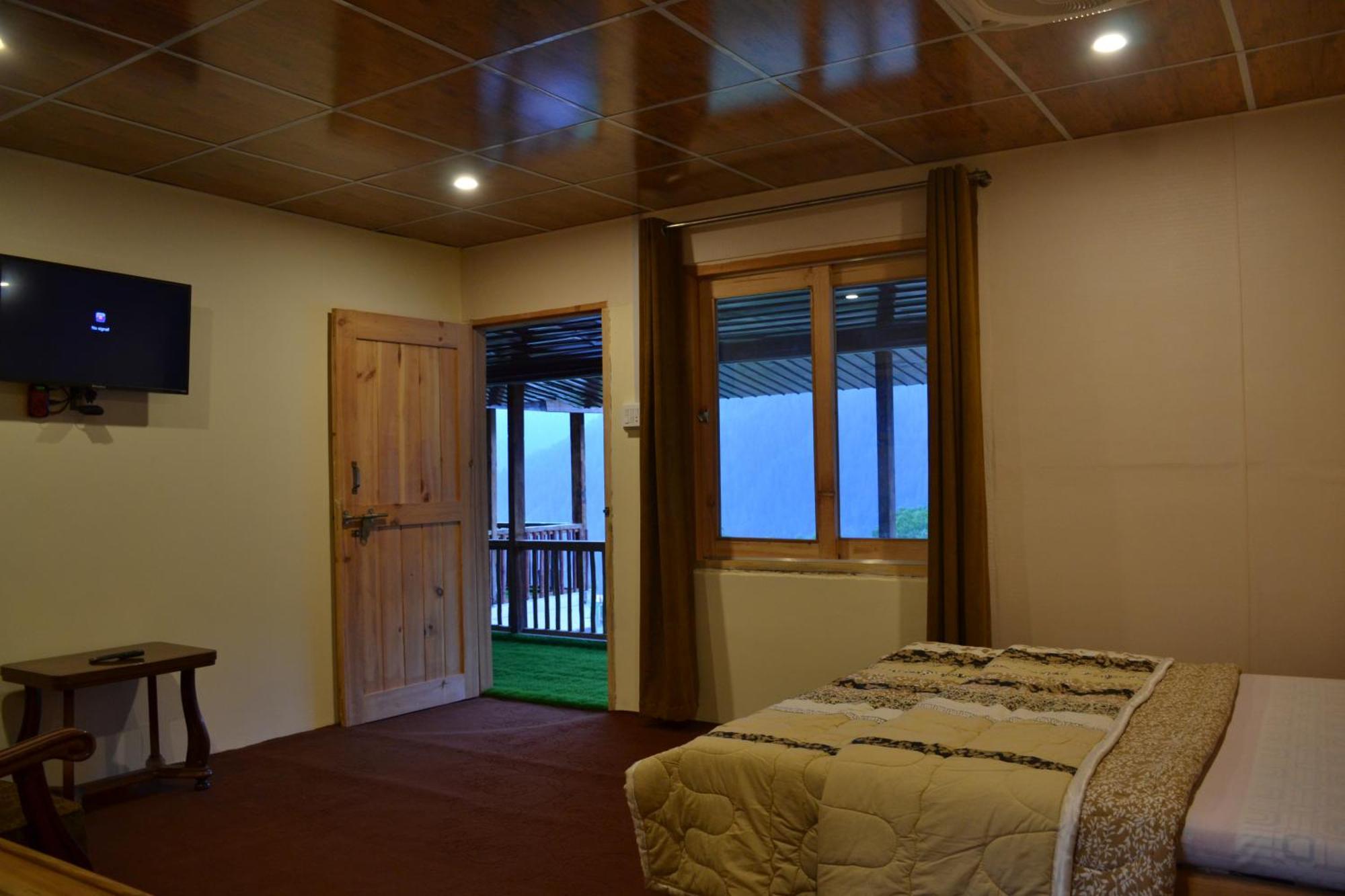West End Lodges Neelum 外观 照片