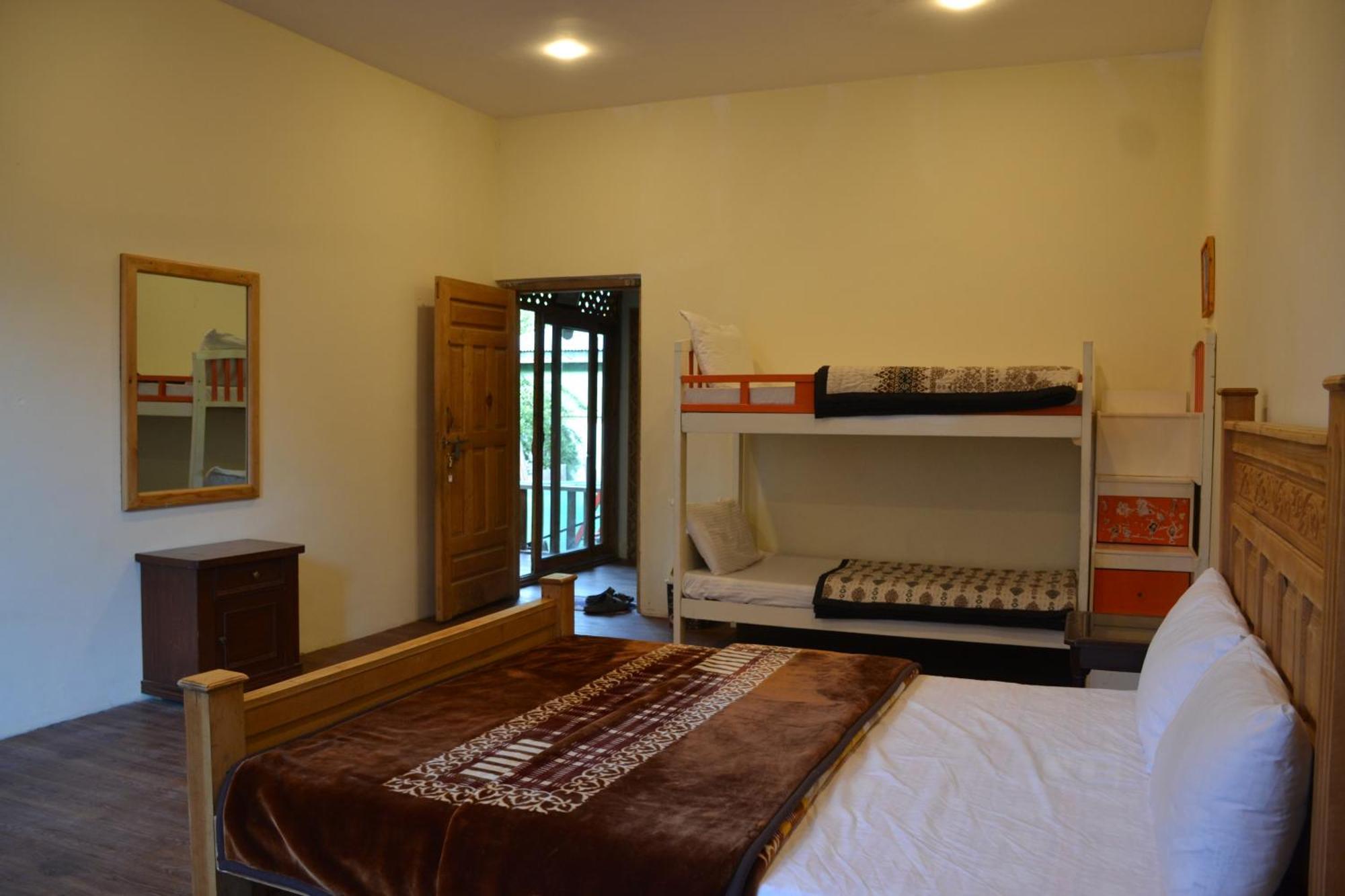 West End Lodges Neelum 外观 照片