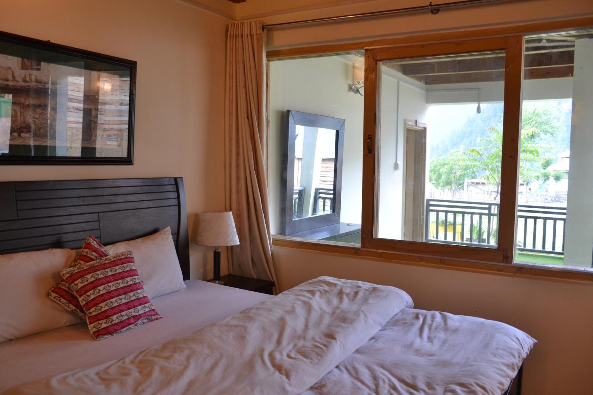 West End Lodges Neelum 外观 照片