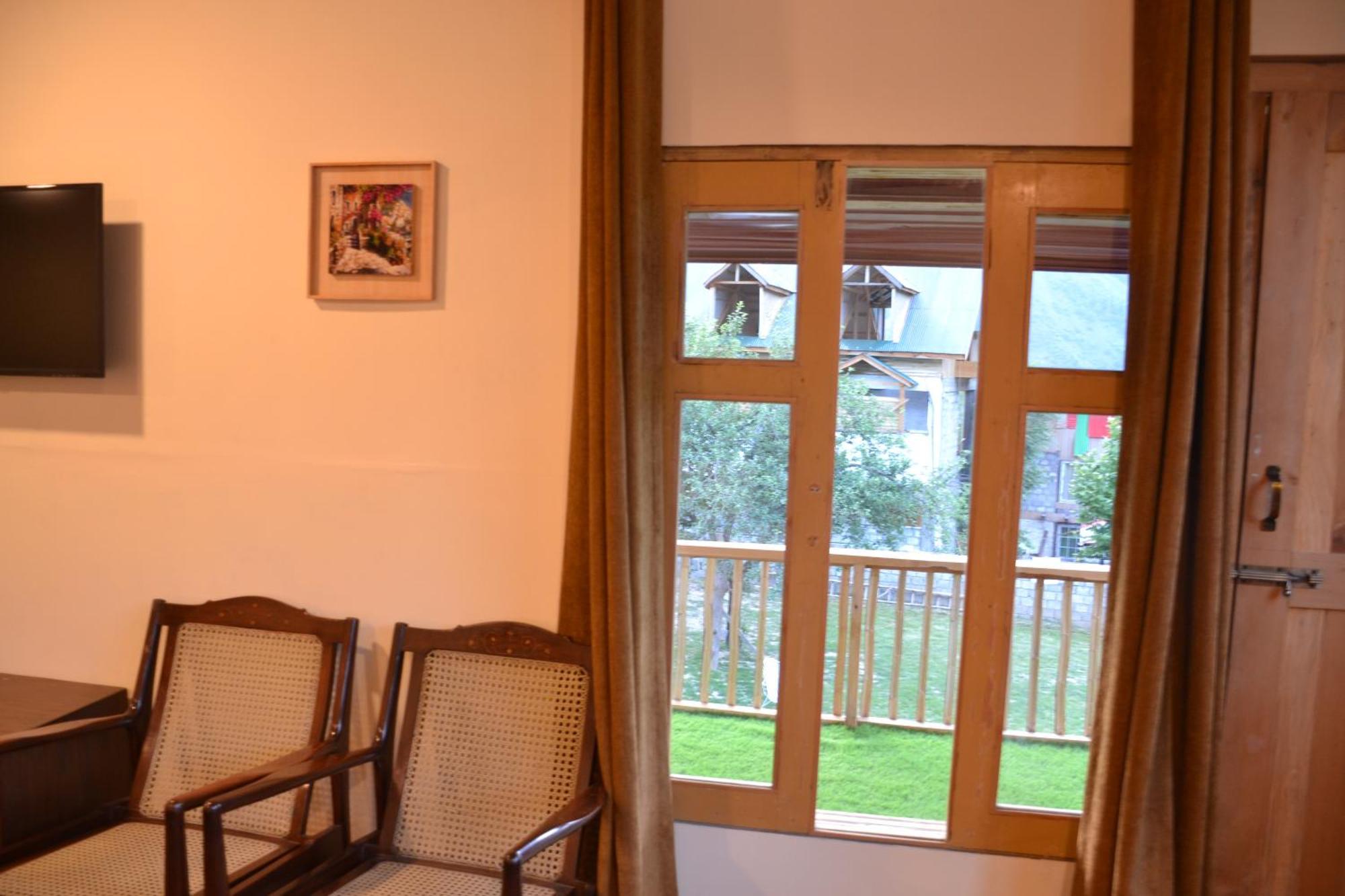 West End Lodges Neelum 外观 照片