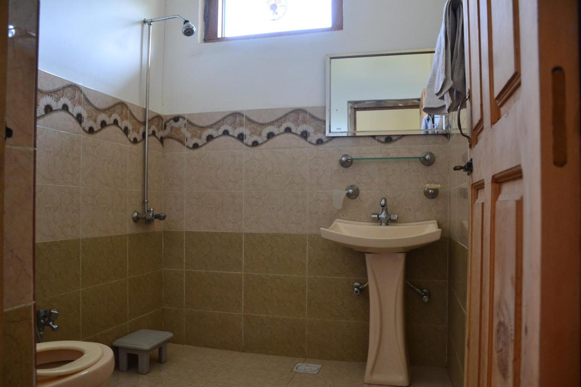 West End Lodges Neelum 外观 照片
