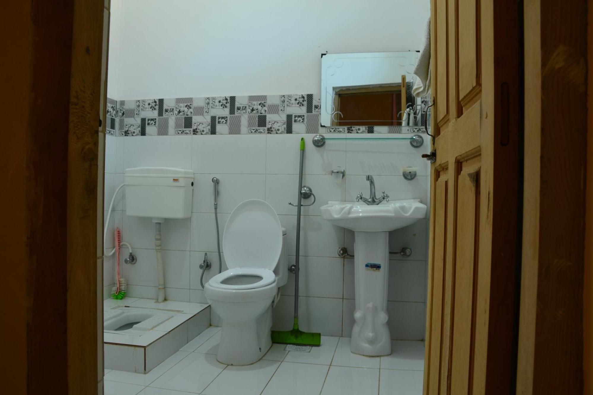 West End Lodges Neelum 外观 照片
