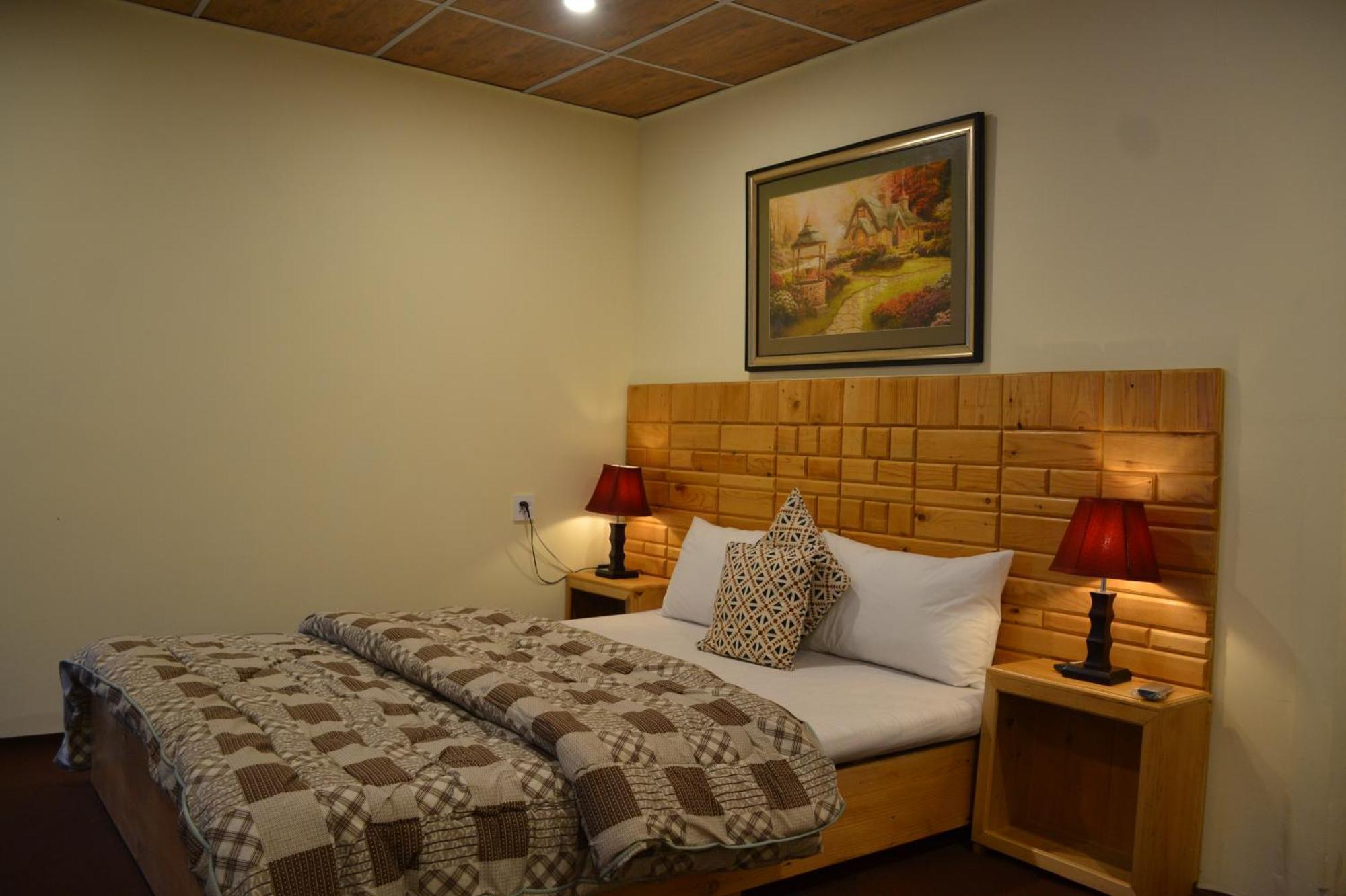 West End Lodges Neelum 外观 照片