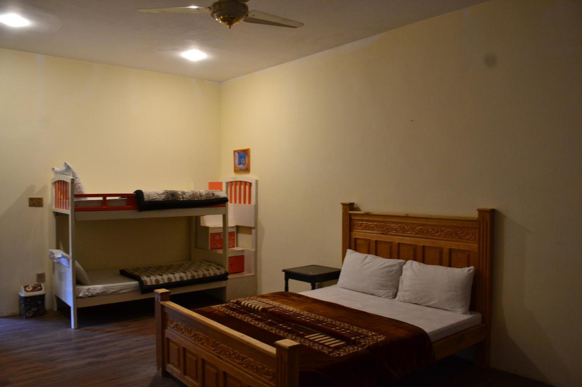 West End Lodges Neelum 外观 照片